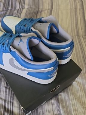 Air Jordan Retro 1 Low Tru Blue/ Grey/white